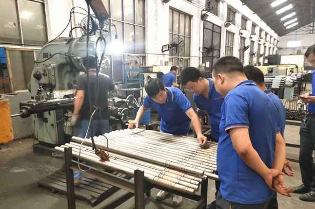 石家庄鹏博纸品加工有限公司每周对各个工序进行质量监督检验的现场。