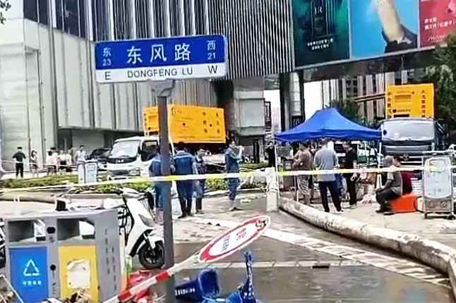 石家庄鹏博纸品加工有限公司排涝突击队在排涝现场